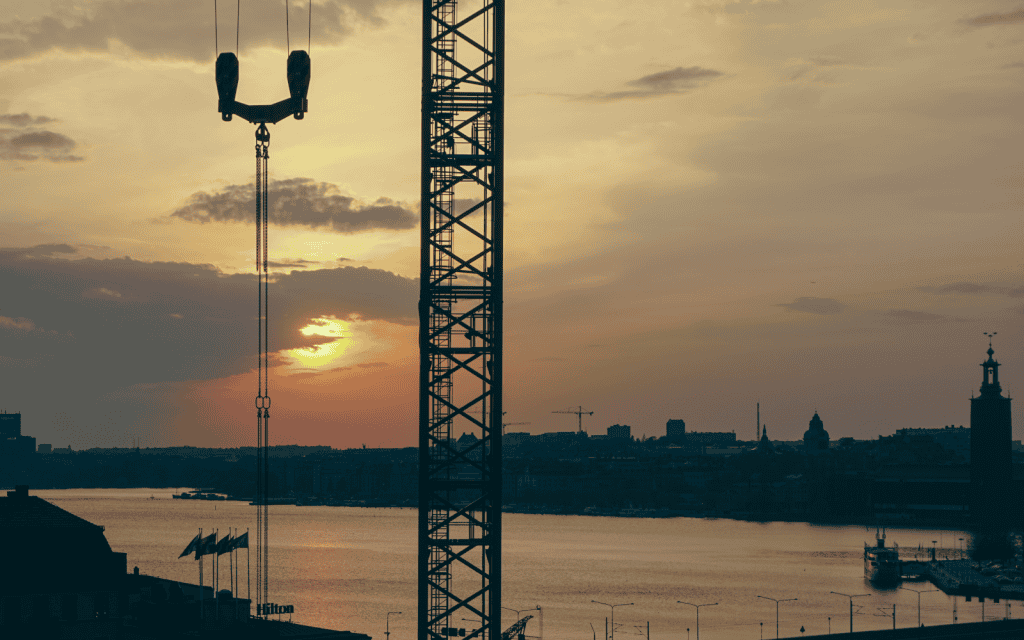Vy över stad vid solnedgång, artikel när beställarrollen växer förändras projektet