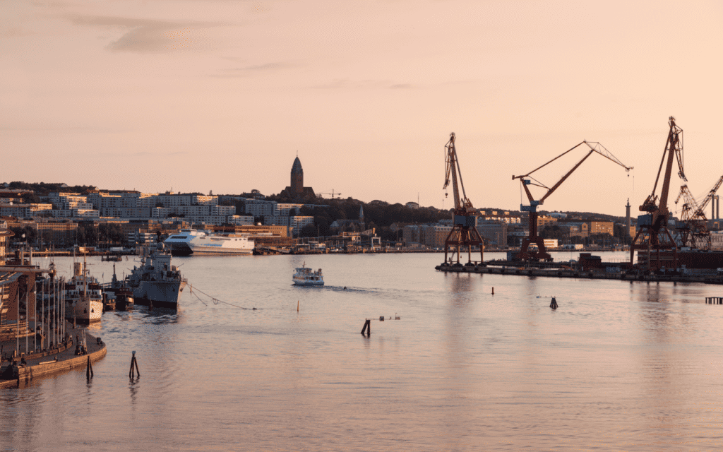 Vy över Göteborg, kranar och vatten